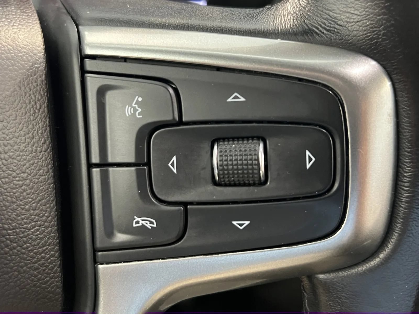 Used 2021 Chevrolet Silverado 1500 LTZ AWD/4WD image 42