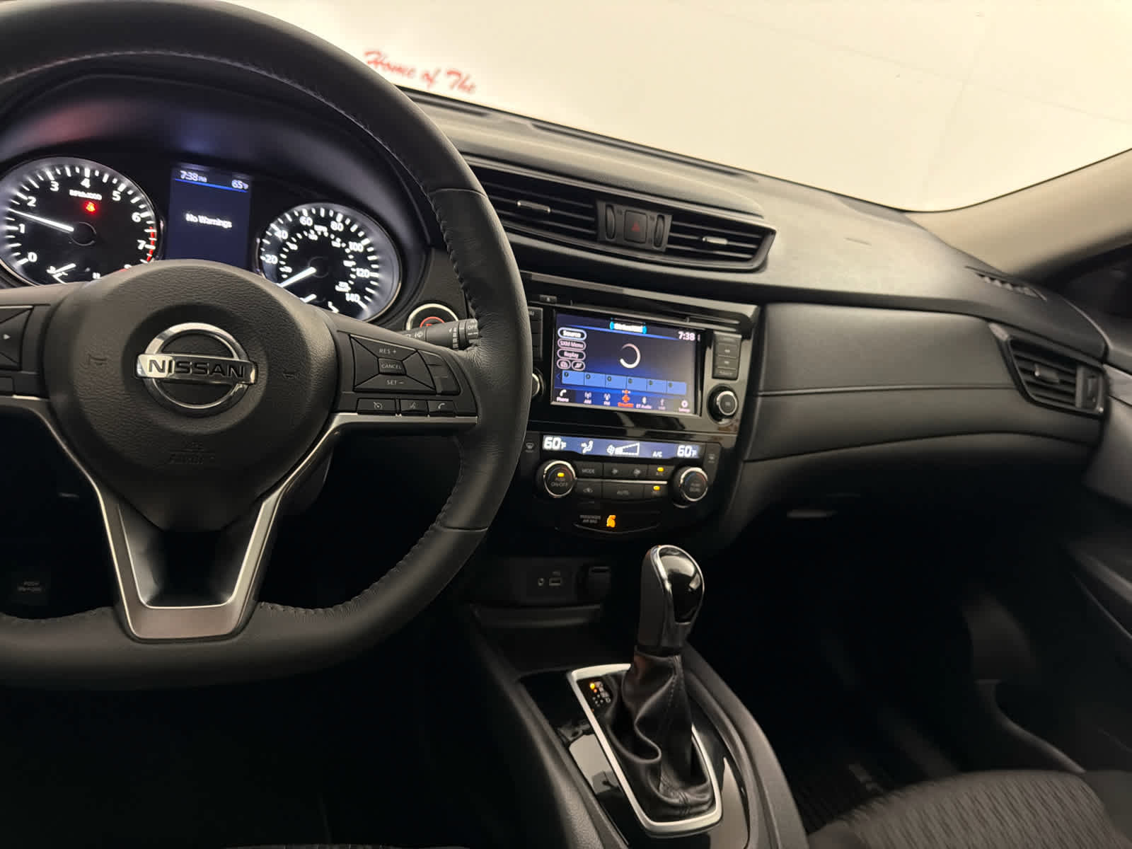 Used 2018 Nissan Rogue SV FWD image 18