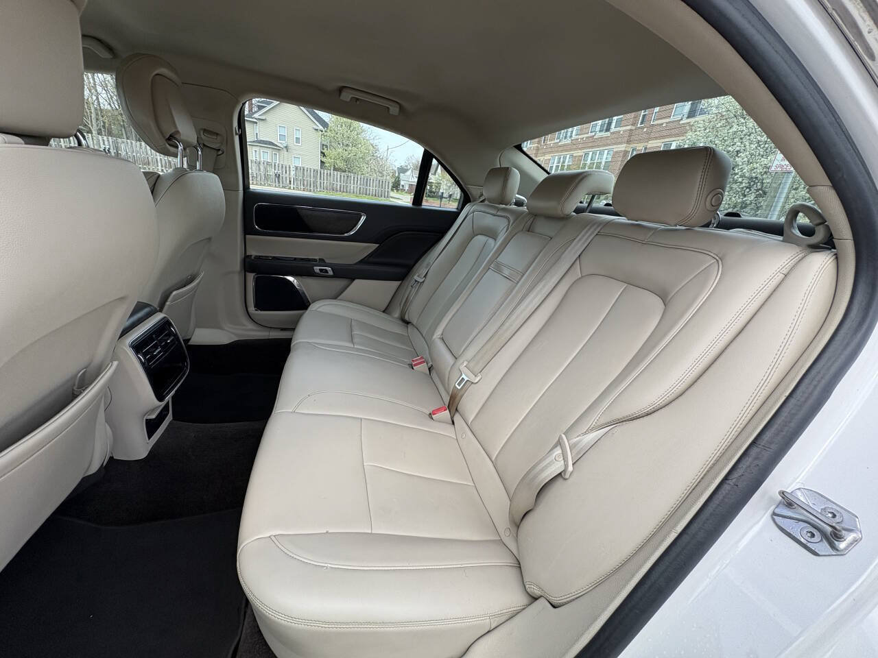 Used 2017 Lincoln Continental Premiere FWD image 30