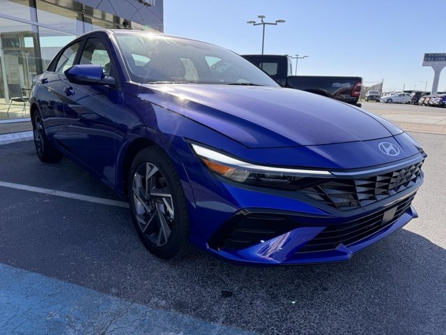 Used 2025 Hyundai Elantra SEL image 7