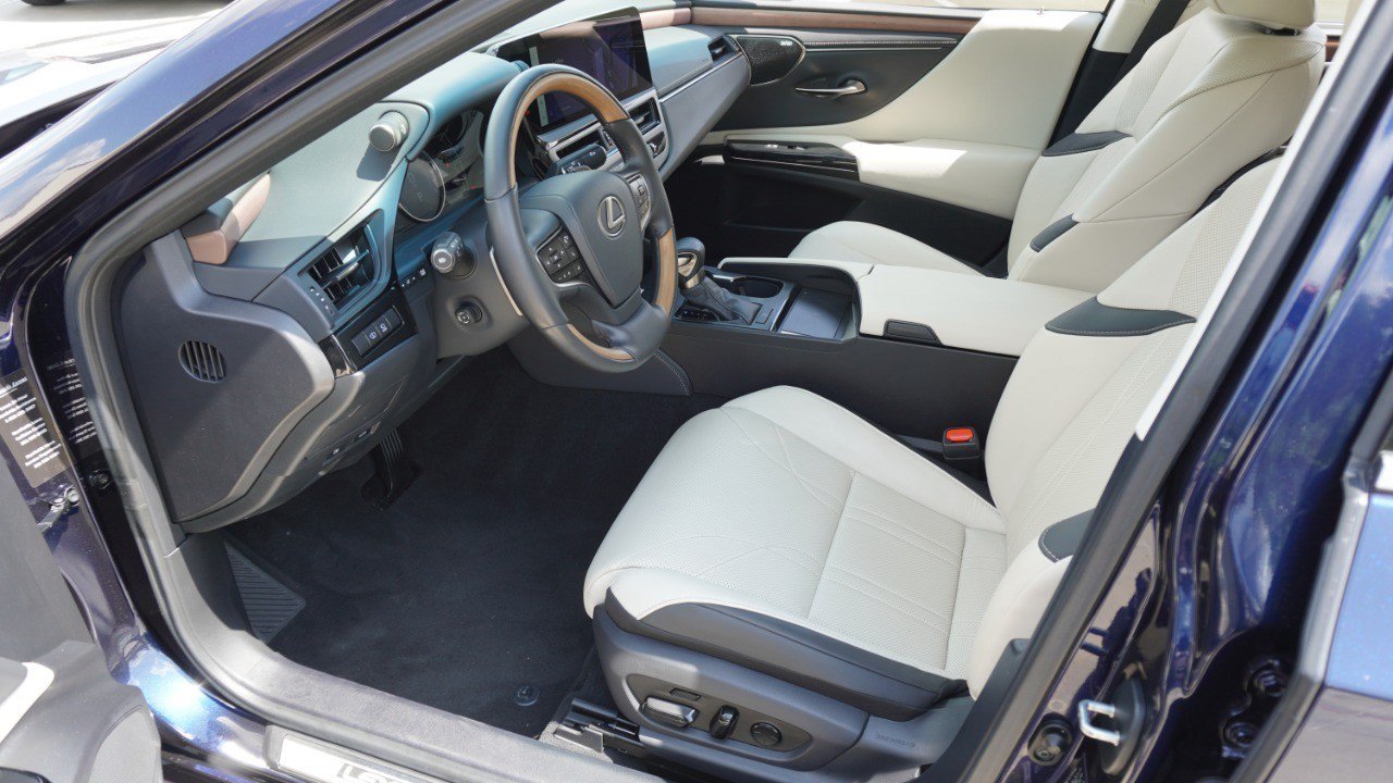 Certified 2025 Lexus ES 350 Ultra Luxury FWD image 13