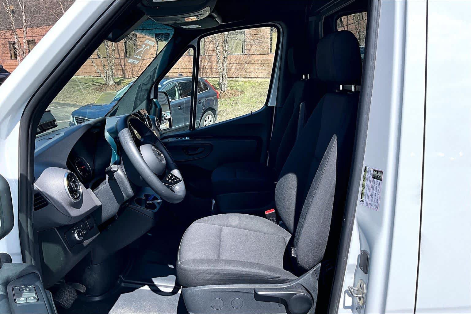 Used 2025 Mercedes-Benz Sprinter 2500 image 9
