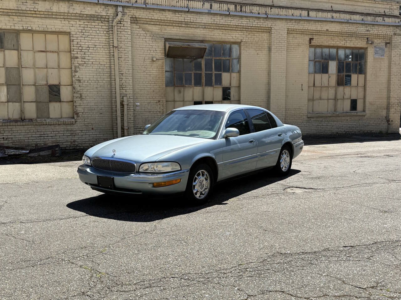 Used 2004 Buick Park Avenue w/ Prestige Feature Package FWD image 2