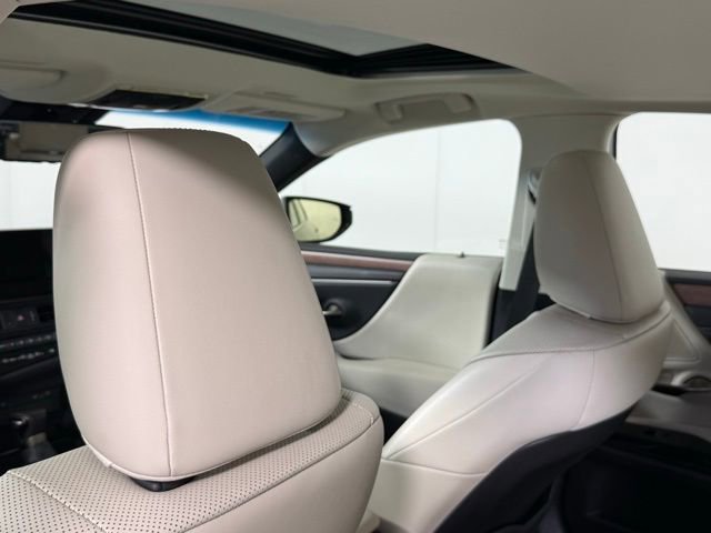 Certified 2025 Lexus ES 300h 300h w/ Premium Package image 23
