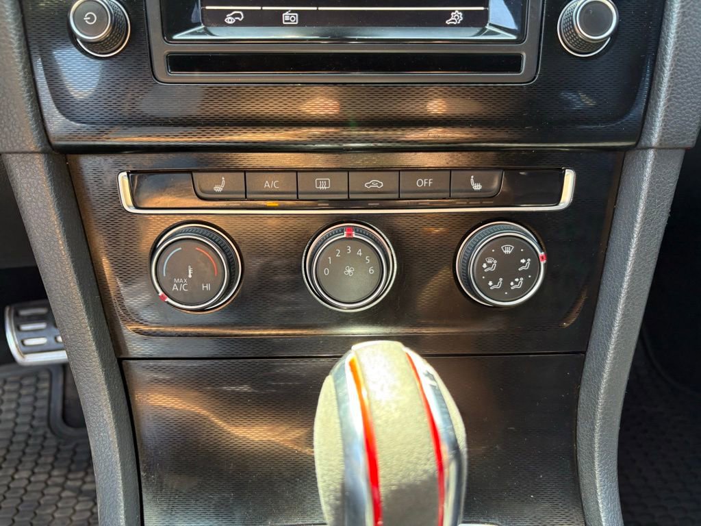 Used 2015 Volkswagen GTI SE FWD image 20