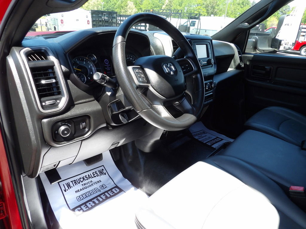 Used 2021 RAM 5500 Tradesman w/ Chrome Appearance Group RWD image 16