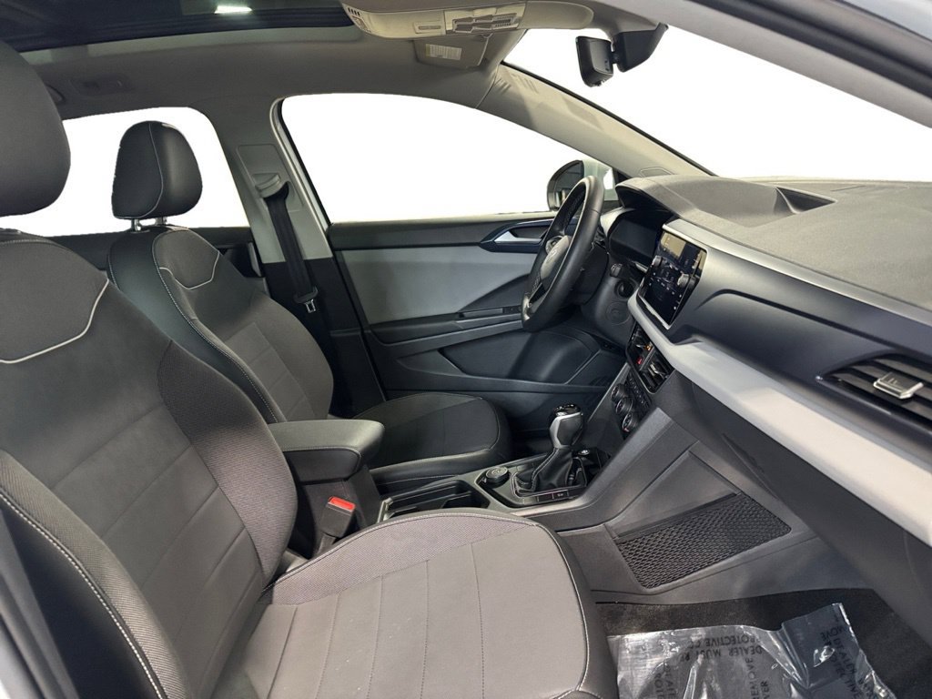 Used 2023 Volkswagen Taos SE w/ Panoramic Sunroof Package AWD/4WD image 11