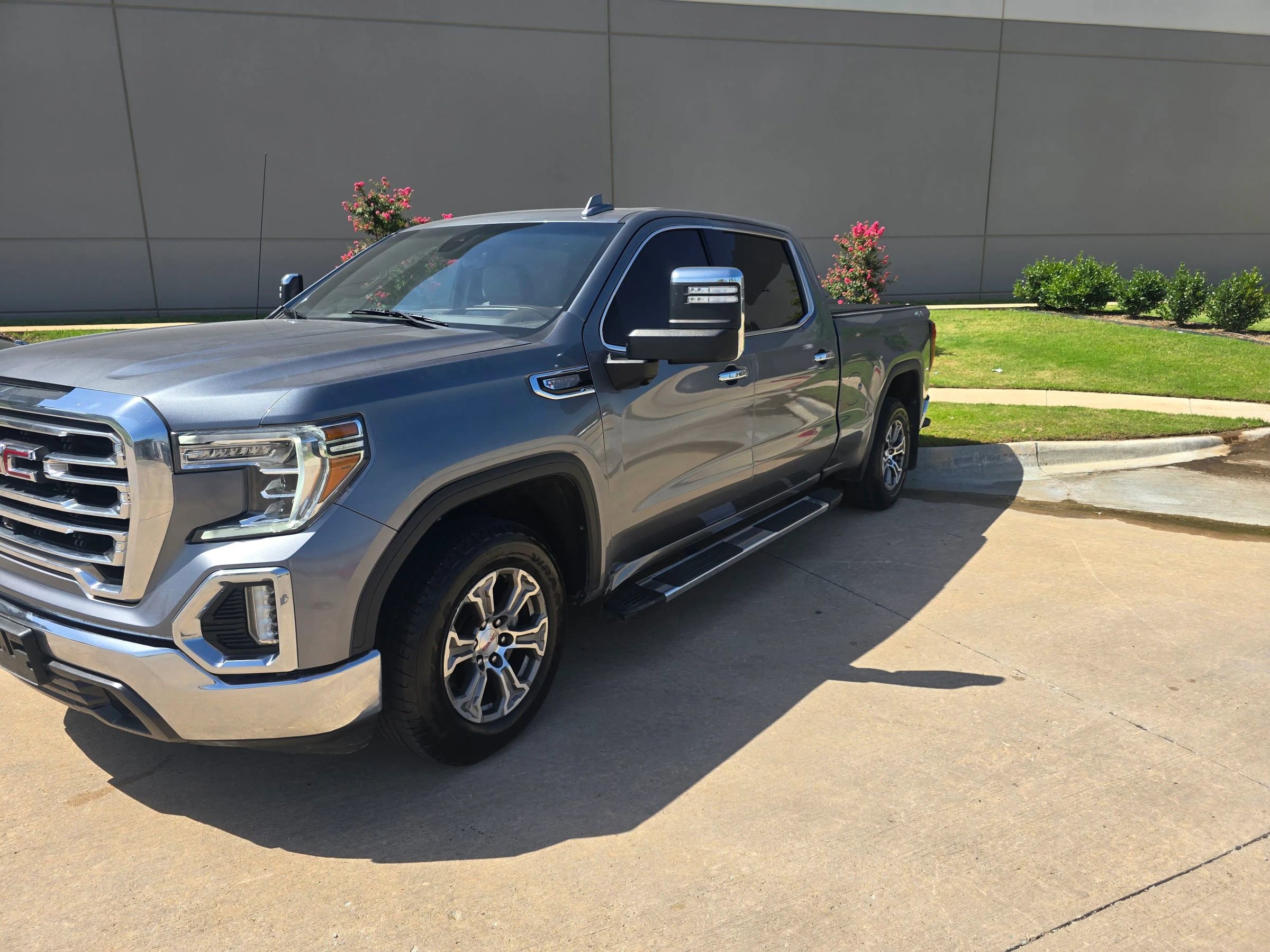 Used 2021 GMC Sierra 1500 SLT image 3