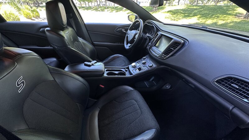 Used 2015 Chrysler 200 S FWD image 10