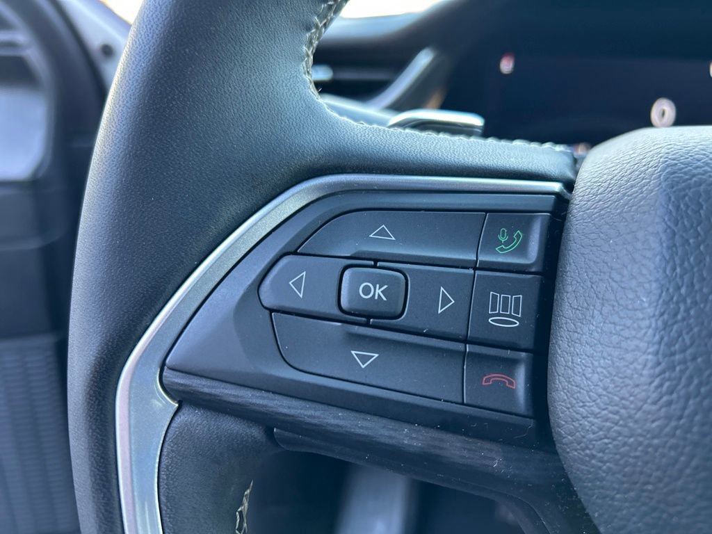 Used 2023 Jeep Grand Cherokee L Laredo image 39