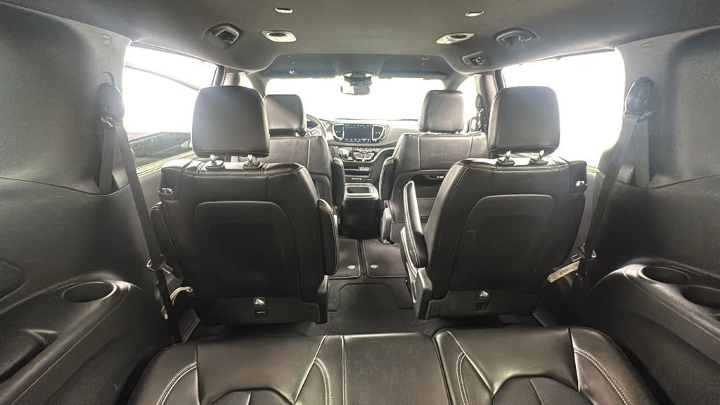 Used 2025 Chrysler Pacifica Select image 20