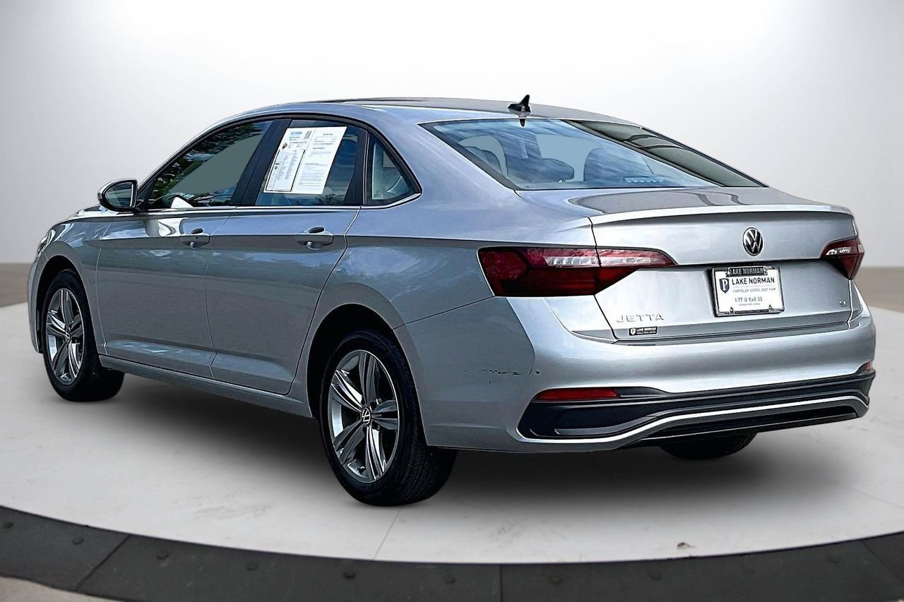 Used 2024 Volkswagen Jetta SE image 7
