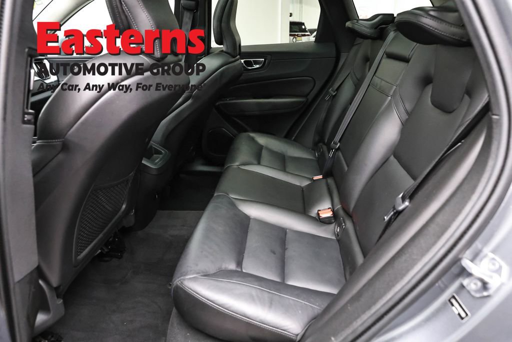Used 2019 Volvo XC60 T6 Momentum w/ Premium Package image 22