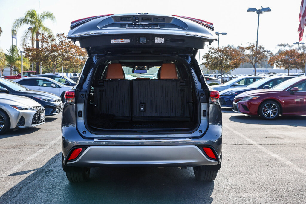 Used 2023 Toyota Highlander Platinum AWD/4WD image 28