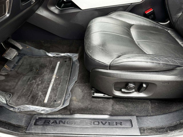 Used 2017 Land Rover Range Rover Evoque SE image 19