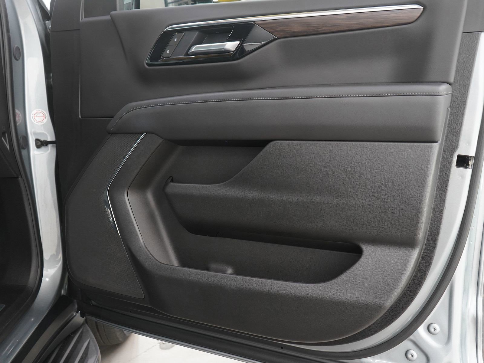 Used 2025 Chevrolet Tahoe LT AWD/4WD image 11
