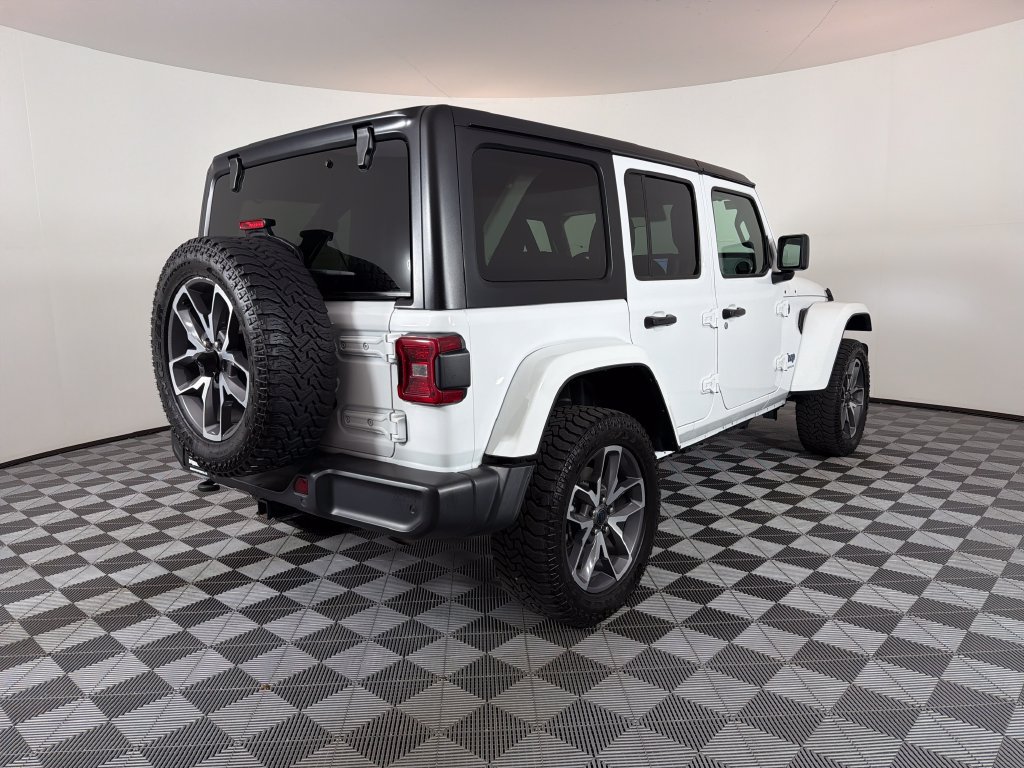 Used 2024 Jeep Wrangler Unlimited w/ Convenience Group AWD/4WD image 3