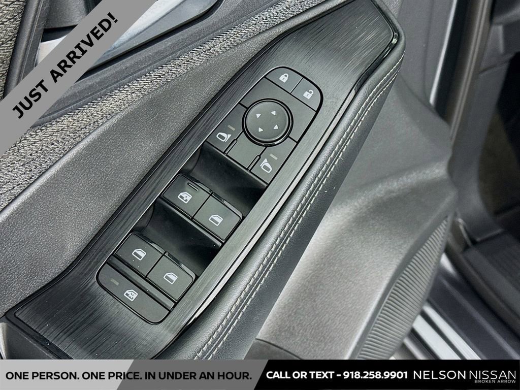 Certified 2022 Nissan Rogue SV image 17