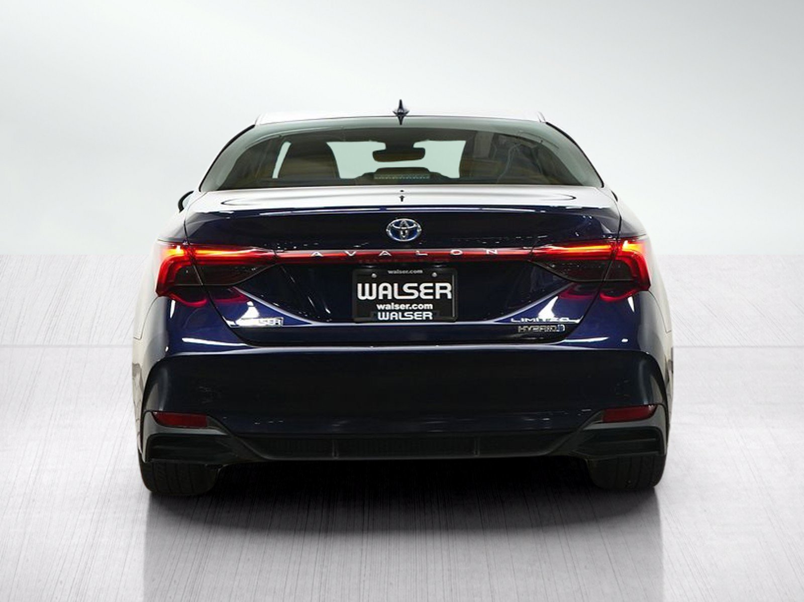 Used 2022 Toyota Avalon Limited FWD image 4