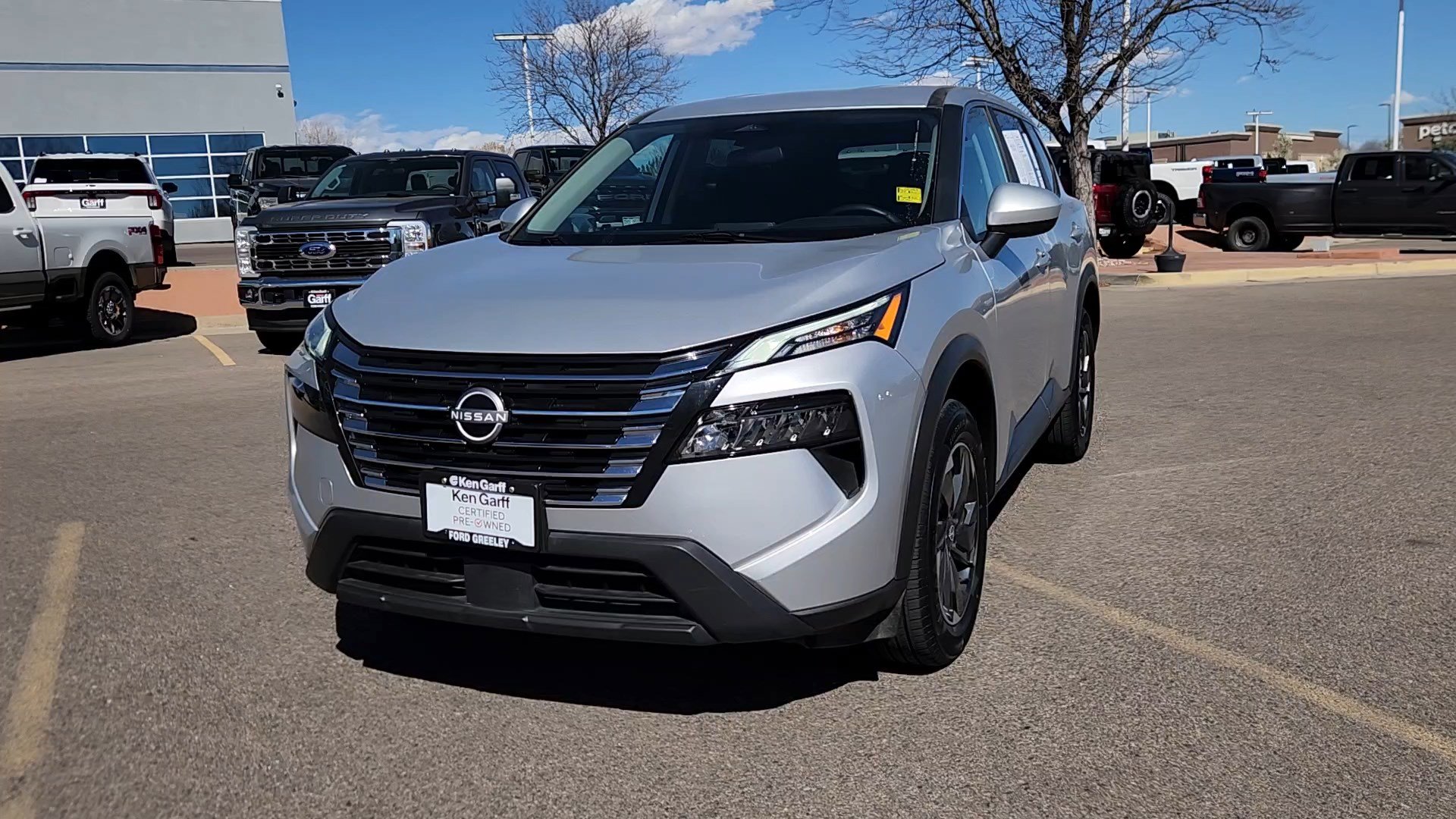 Used 2025 Nissan Rogue SV image 3