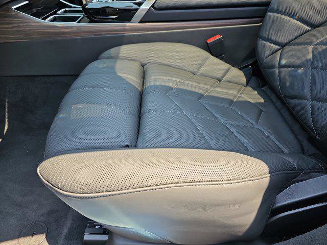 New 2025 BMW i7 xDrive60 image 29