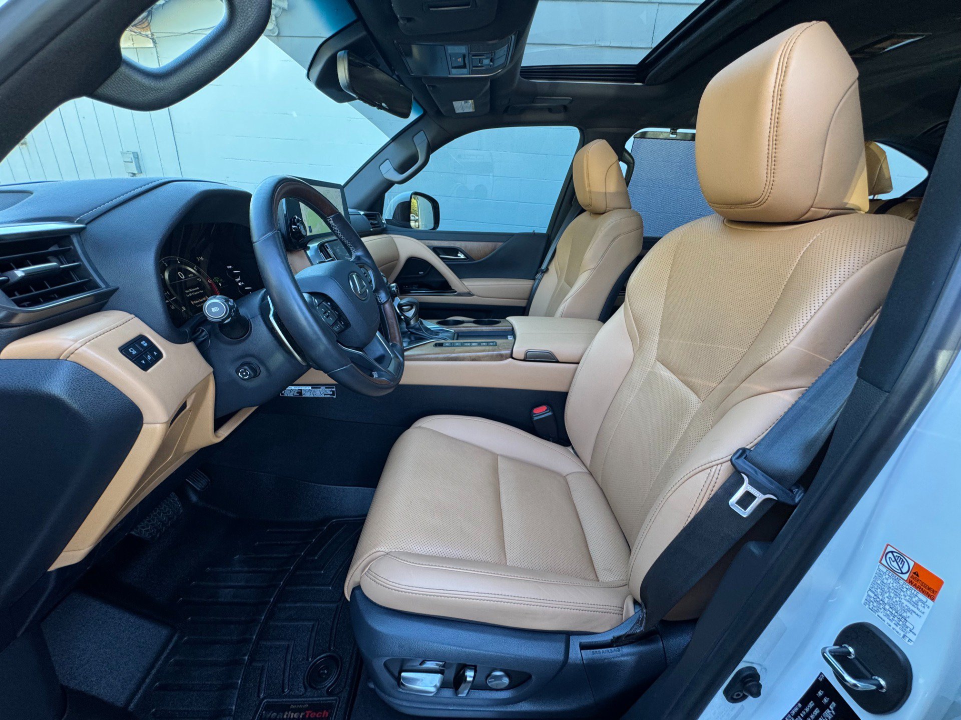 Used 2024 Lexus LX 600 4WD w/ Luxury Package image 9