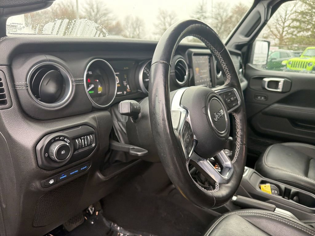 Used 2022 Jeep Wrangler Unlimited Sahara w/ Cold Weather Group AWD/4WD image 21