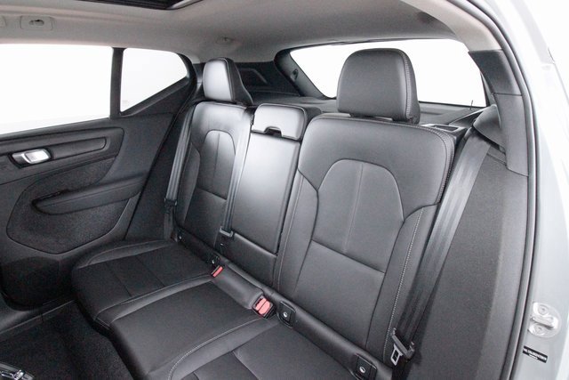 Certified 2025 Volvo XC40 B5 Core w/ Protection Package Premier image 25