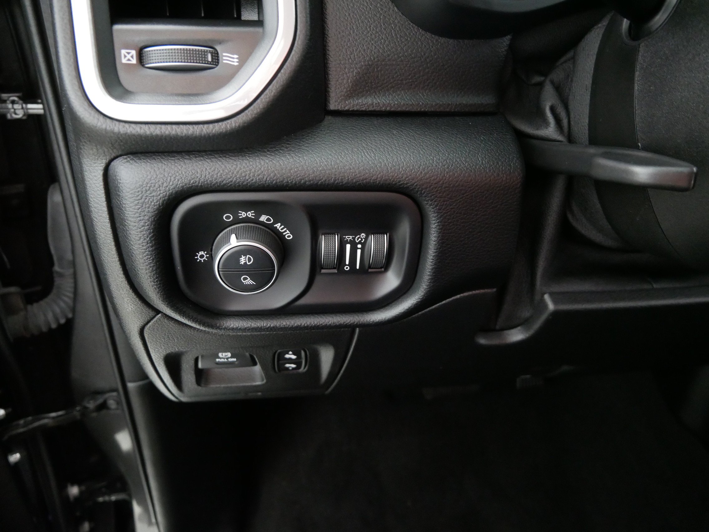 Used 2021 RAM 1500 Laramie AWD/4WD image 26