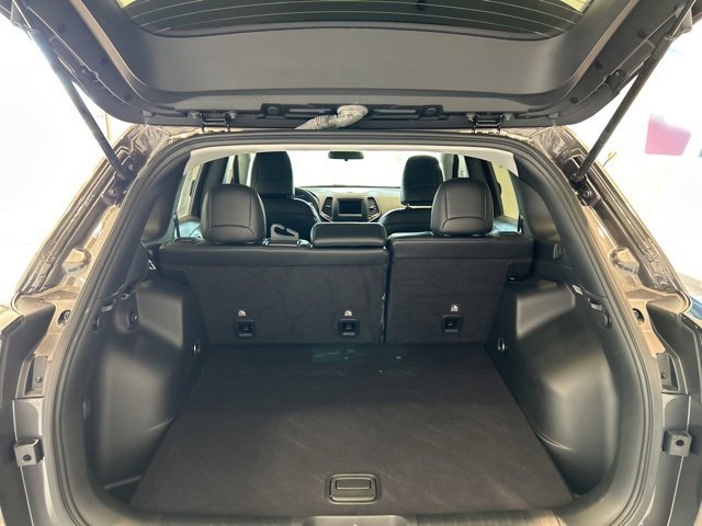 Used 2019 Jeep Cherokee Latitude Plus w/ Cold Weather Group image 15