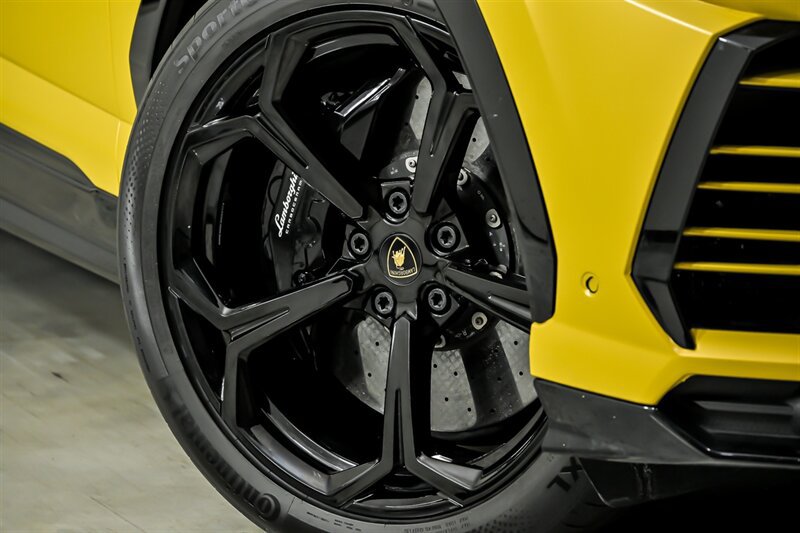 Used 2019 Lamborghini Urus AWD/4WD image 3
