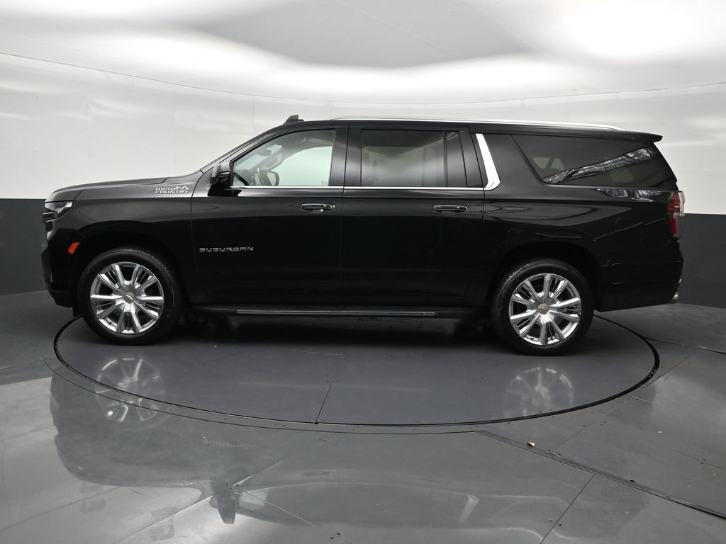 Used 2023 Chevrolet Suburban High Country RWD image 2