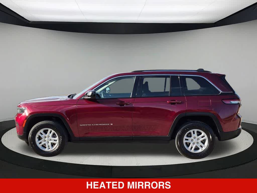 Used 2024 Jeep Grand Cherokee Laredo RWD image 3