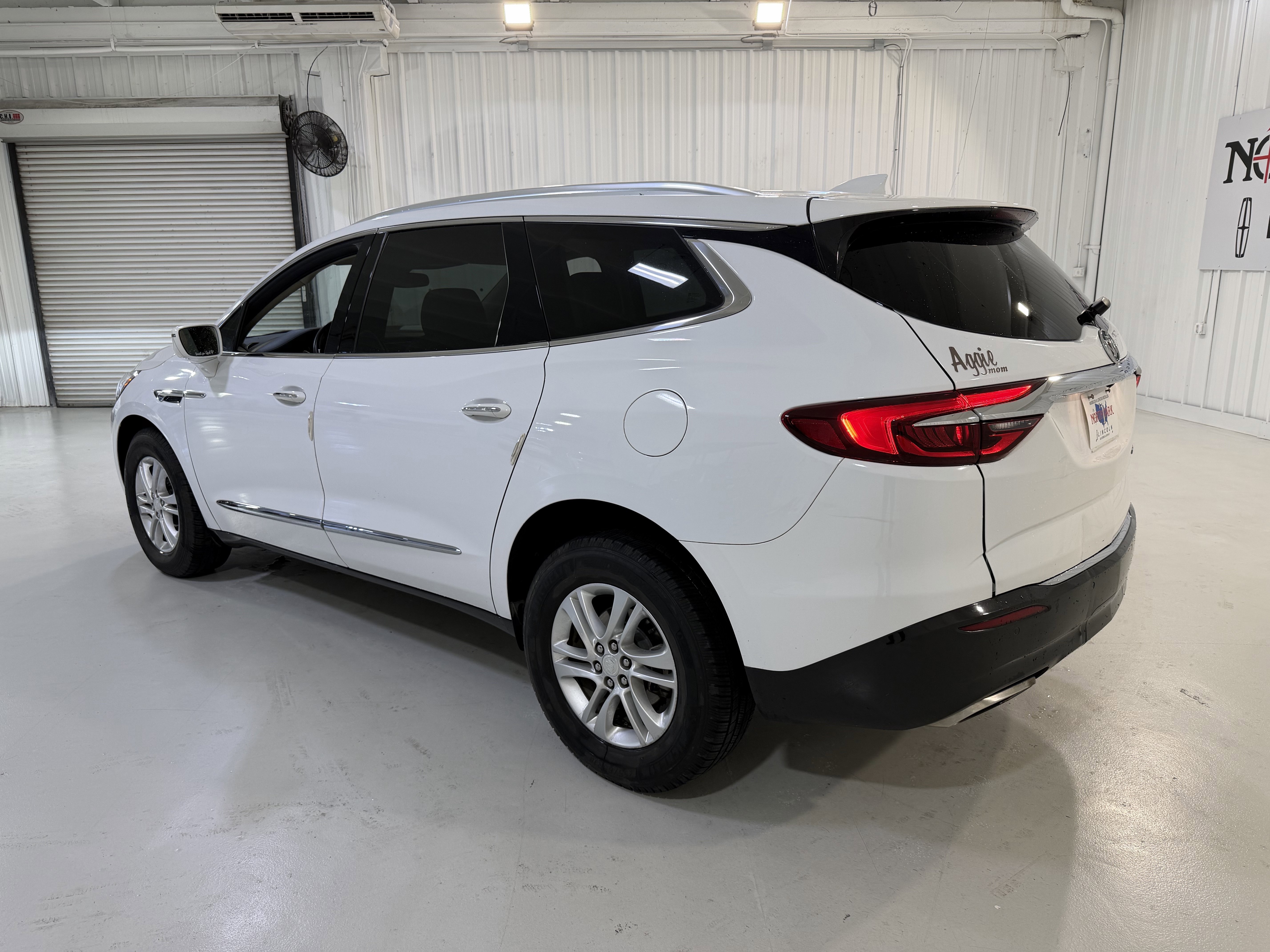 Used 2019 Buick Enclave Essence AWD/4WD image 3