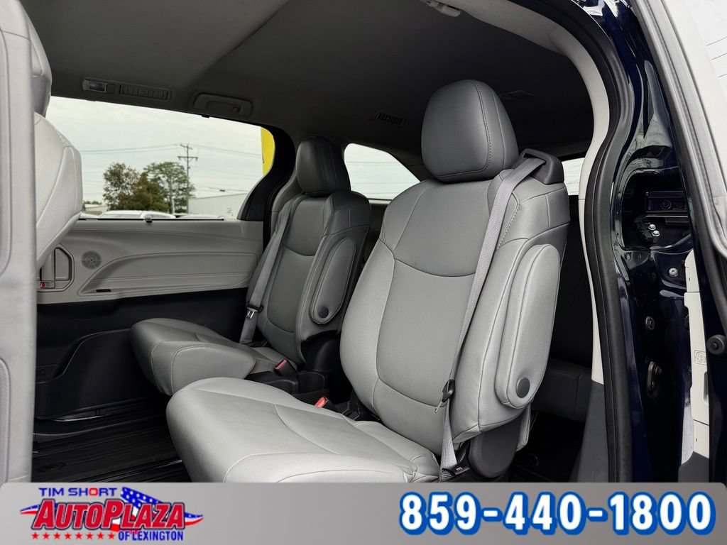 Used 2024 Toyota Sienna XLE FWD image 30