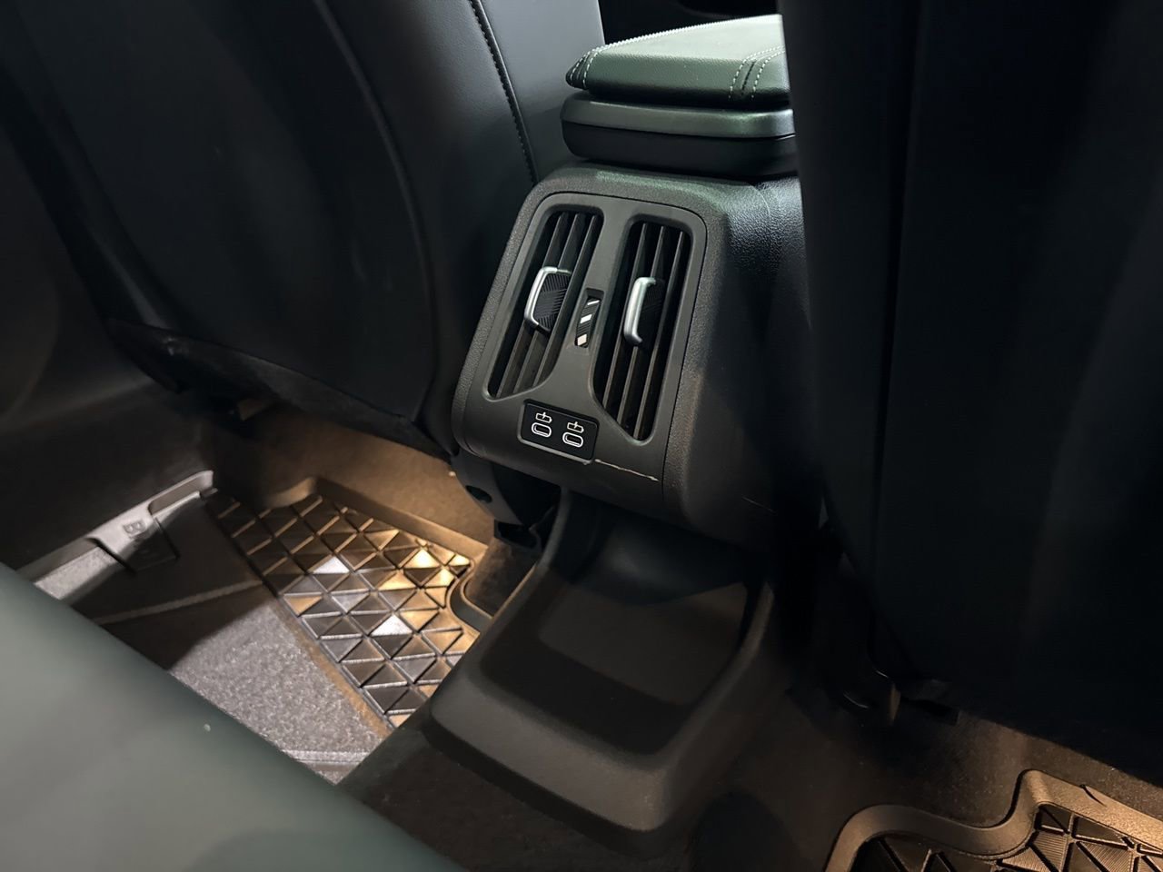 Used 2025 BMW X2 xDrive28i w/ Technology Package image 49