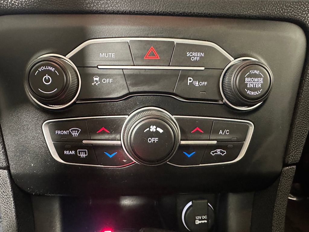 Used 2020 Dodge Charger SXT RWD image 29
