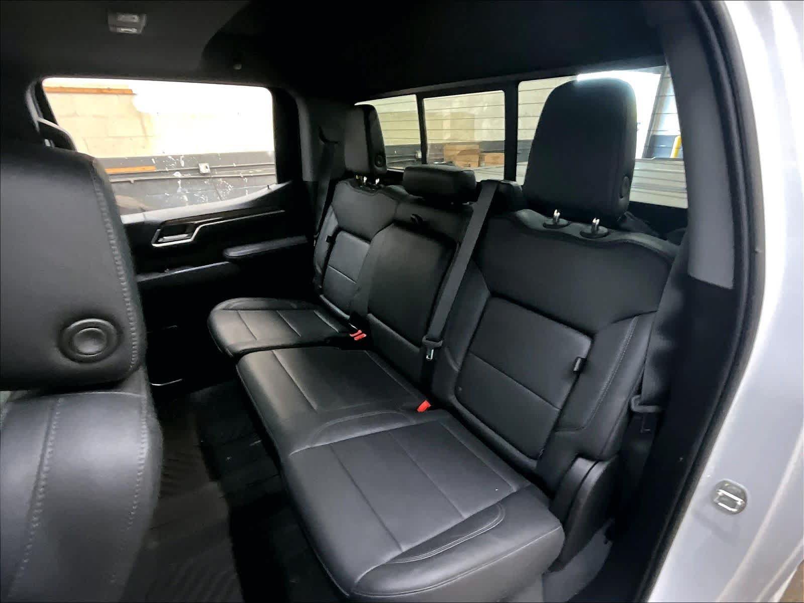 Used 2022 Chevrolet Silverado 1500 LT Trail Boss w/ Convenience Package II AWD/4WD image 28