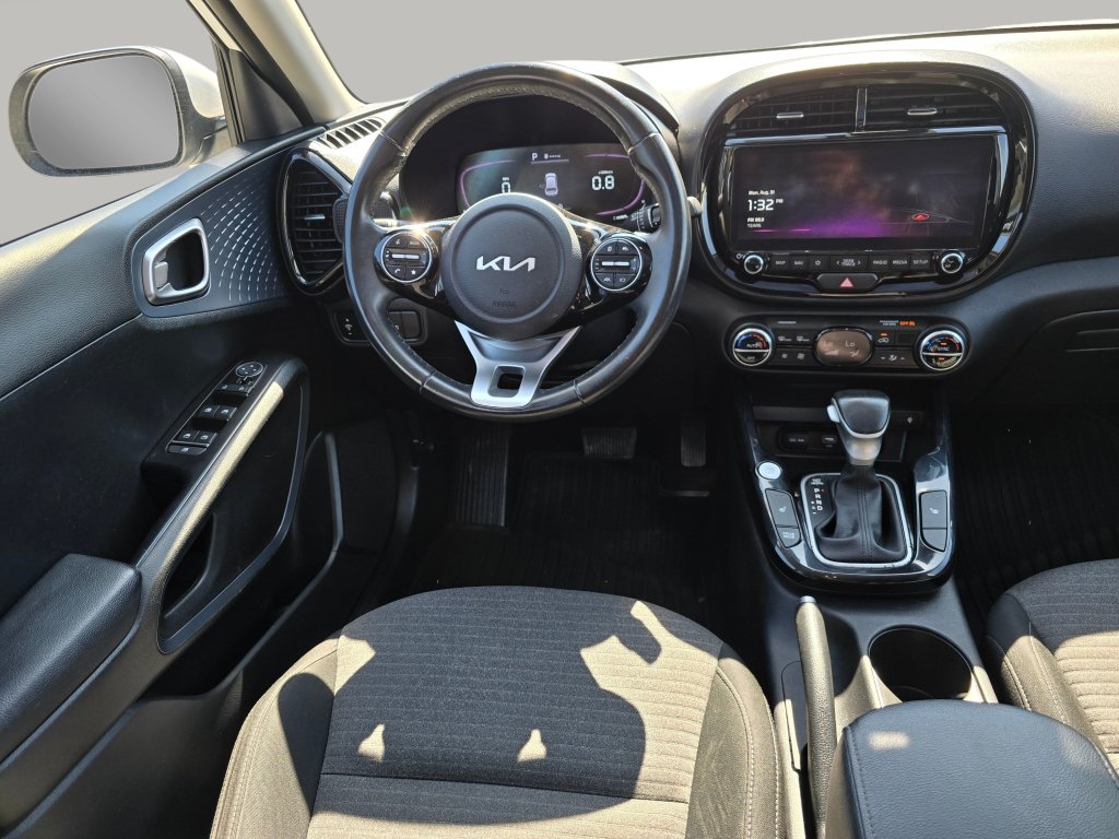 Used 2023 Kia Soul EX FWD image 3
