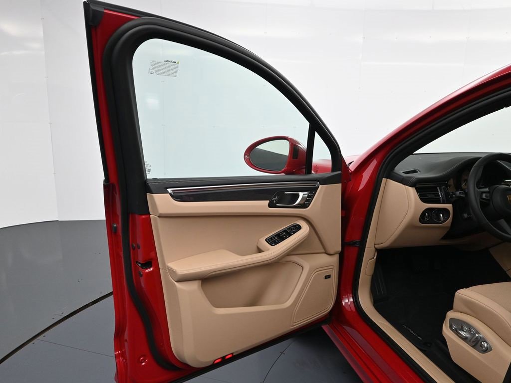 New 2026 Porsche Macan image 16