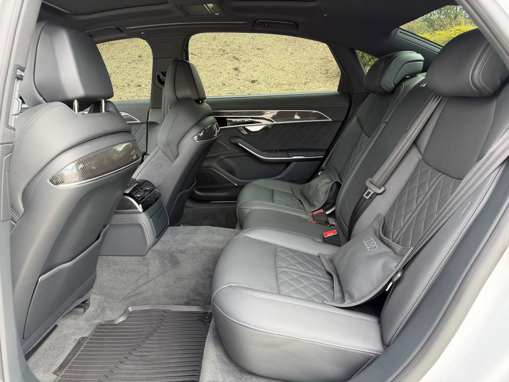 Used 2025 Audi S8 image 33
