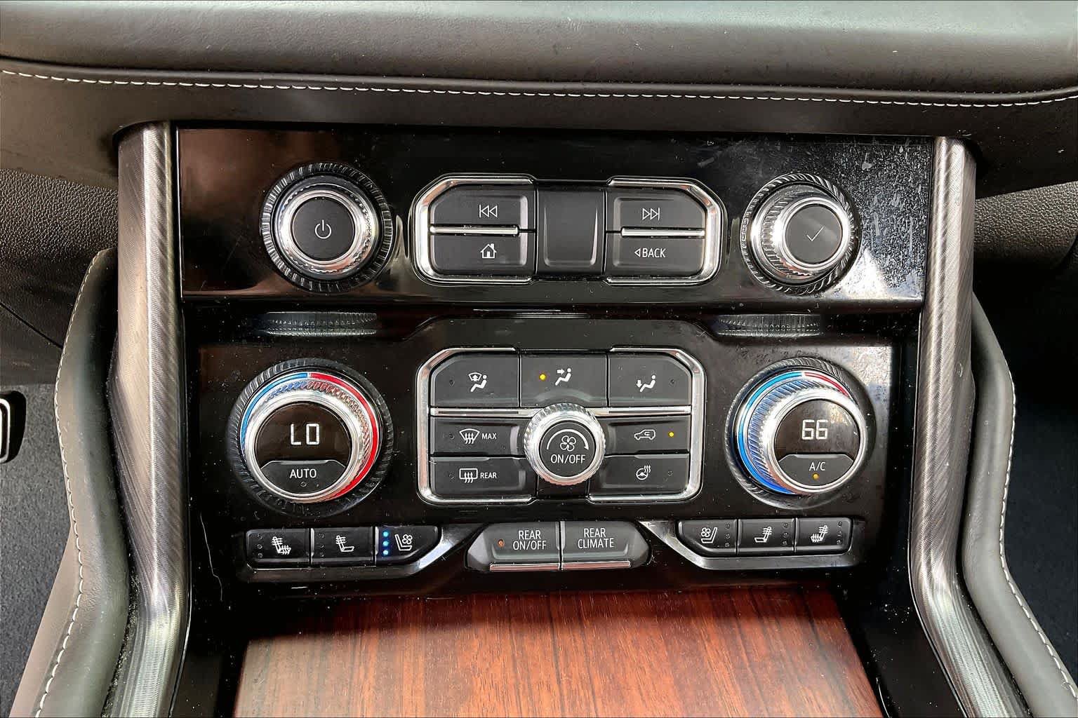 Used 2024 GMC Yukon Denali Ultimate AWD/4WD image 33