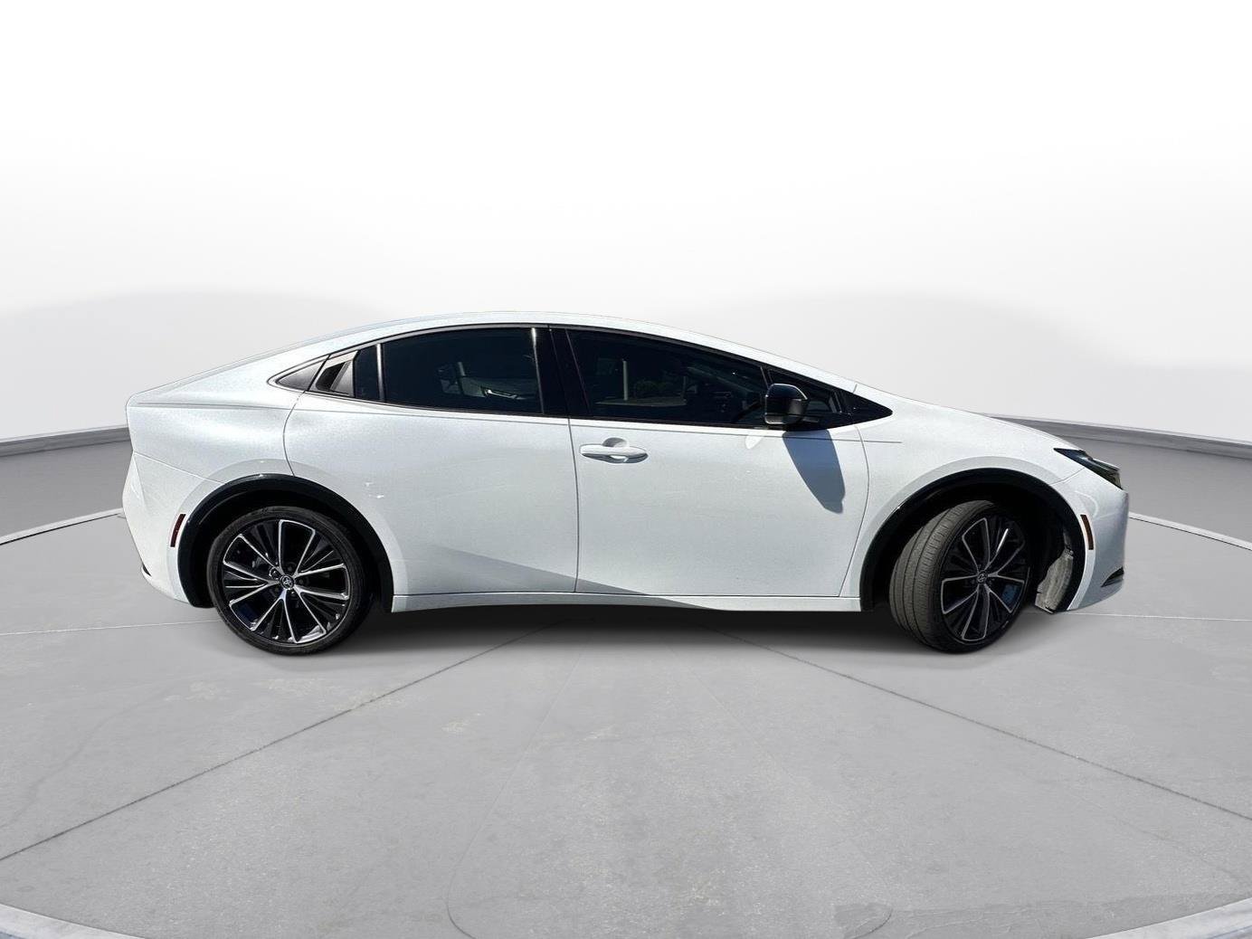 Used 2024 Toyota Prius XLE FWD image 5