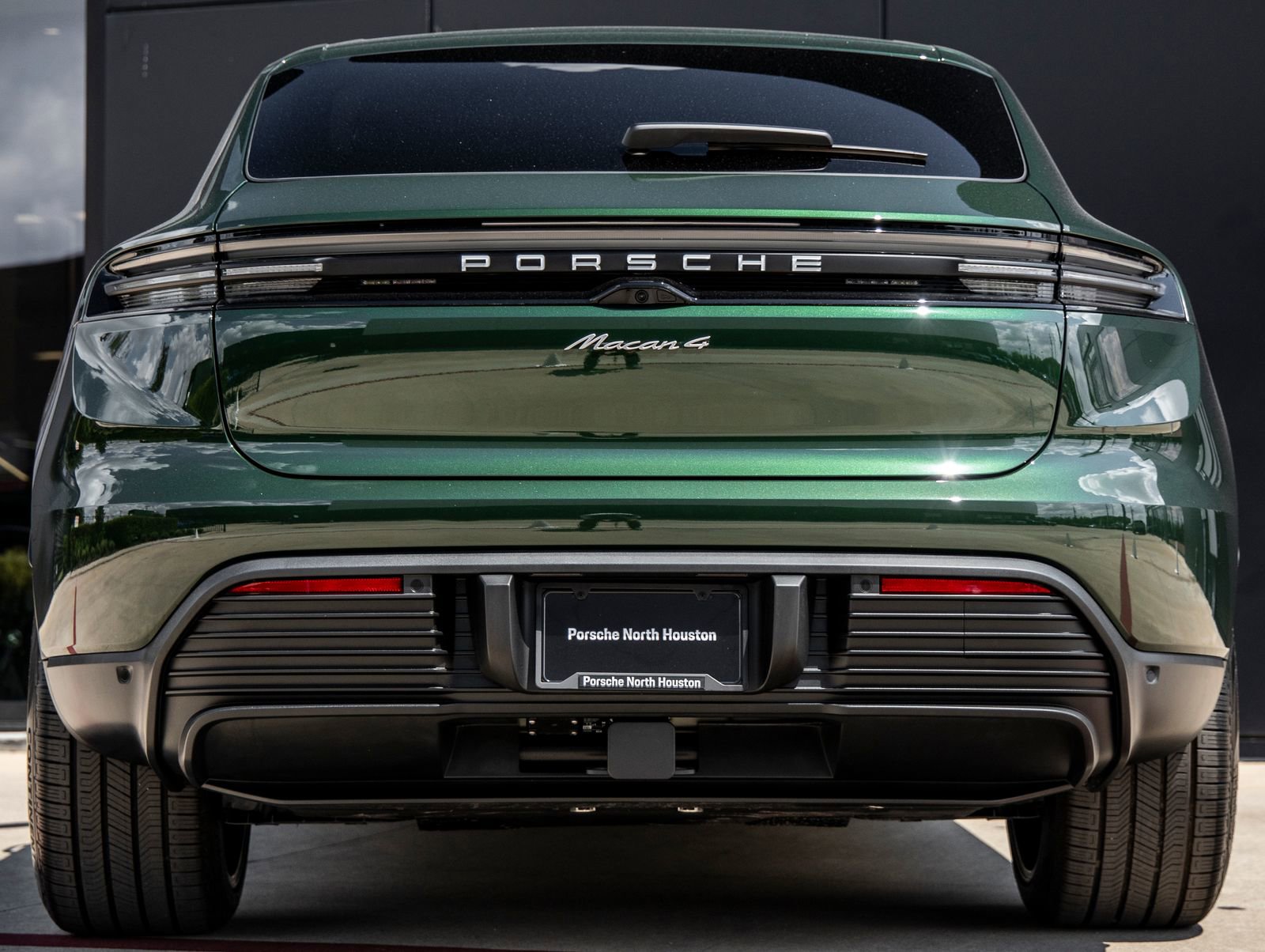 Certified 2025 Porsche Macan 4 Electric image 10