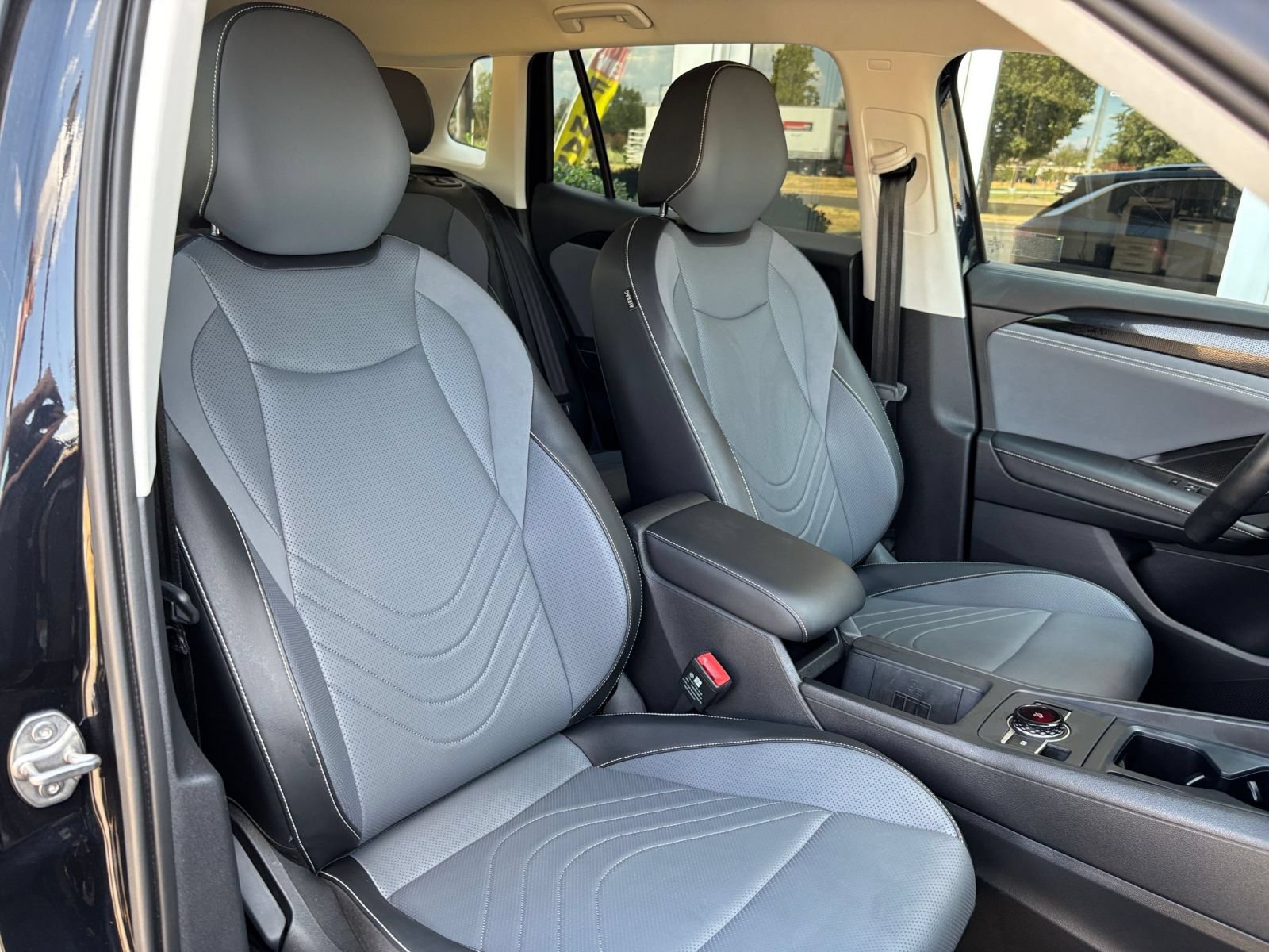 Used 2026 Volkswagen Tiguan SE AWD/4WD image 37