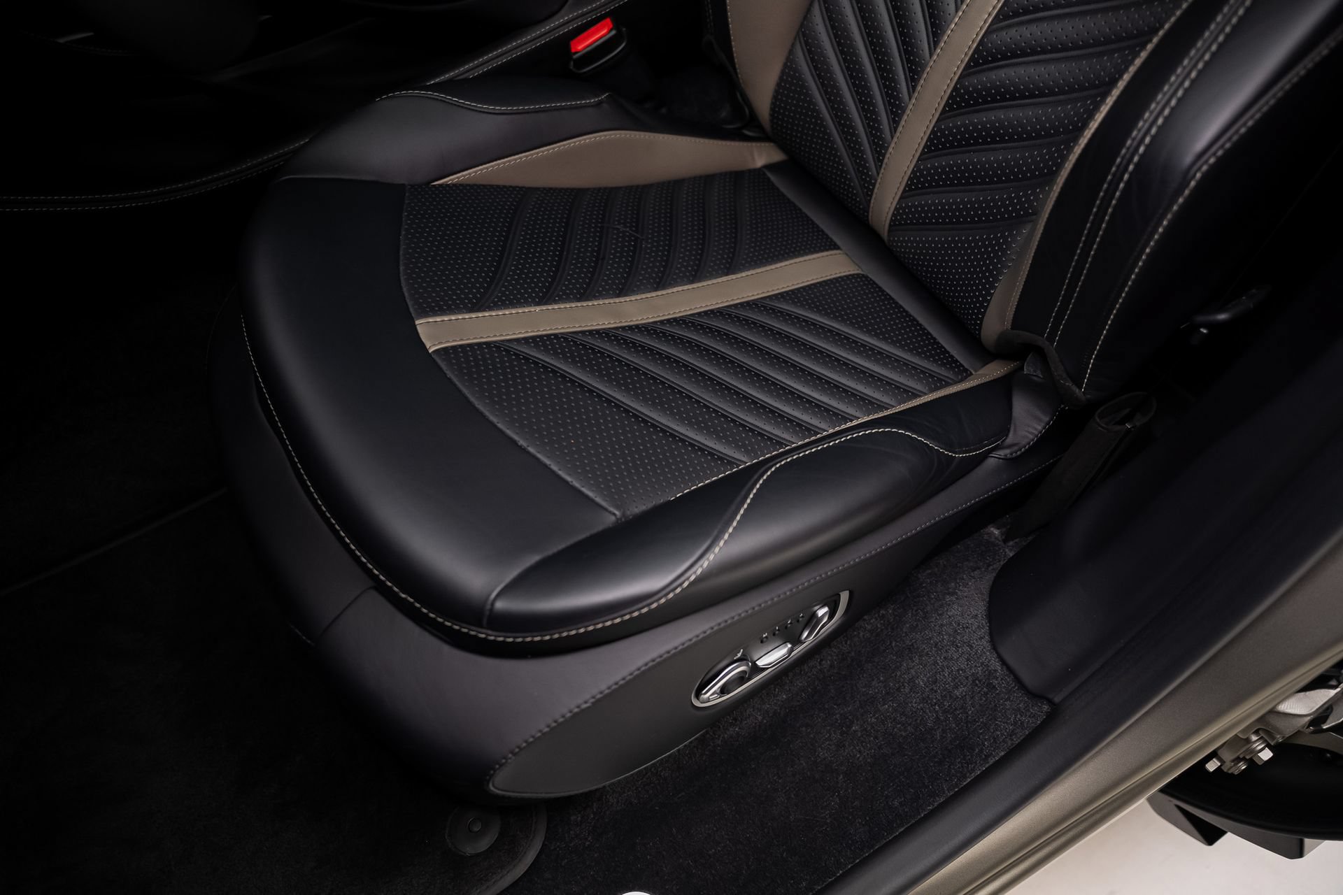 Used 2023 Aston Martin DBX 707 AWD/4WD image 61