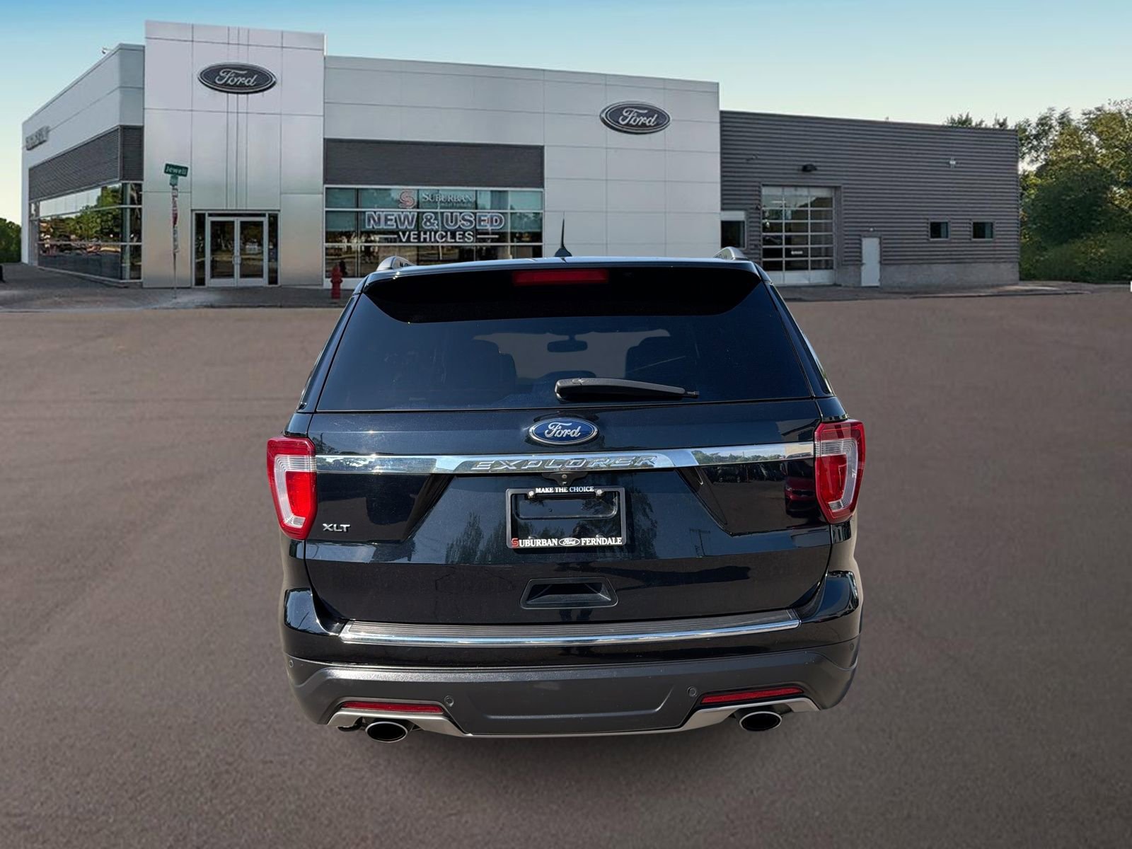 Used 2018 Ford Explorer XLT w/ Equipment Group 202A FWD image 10