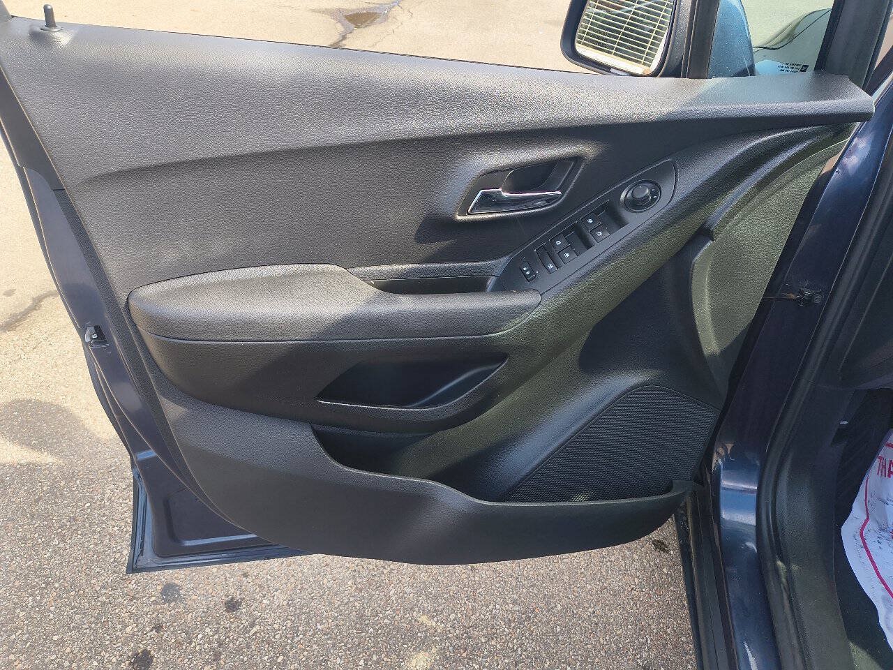 Used 2019 Chevrolet Trax LS FWD image 18