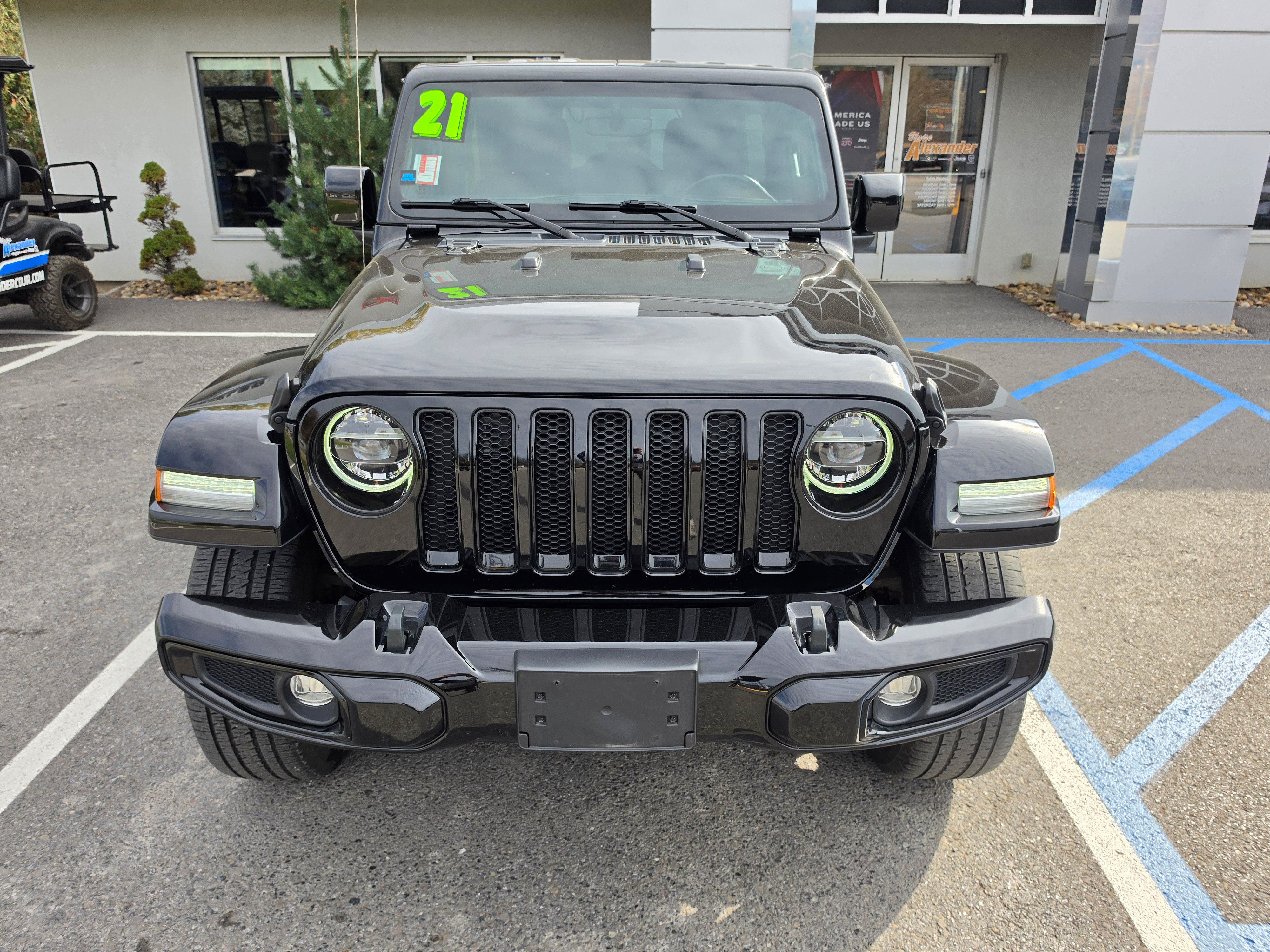 Used 2021 Jeep Wrangler Unlimited Sahara AWD/4WD image 9