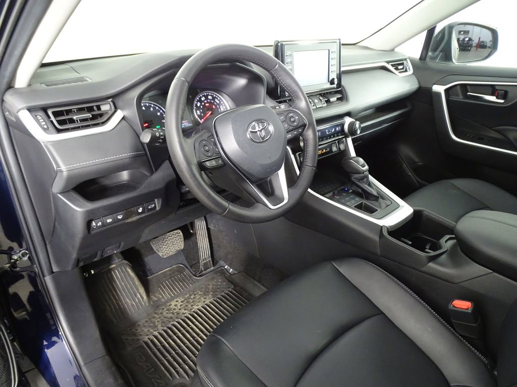 Used 2022 Toyota RAV4 XLE Premium image 24